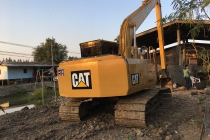 ขายCAT E120b สภาพสวยพร้อมใช้งาน เครื่องดีช่วงล่างดี ใบแทร็กเต็ม เอวดีไม่หลวม แอร์เย็น โทร0616613023