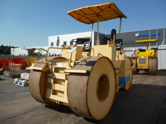 รถบดสามล้อเหล็ก KAWASAKI K12  FROM JAPAN สนใจติดต่อ 063-9316985 ID LINE : 0639316985 ครับ