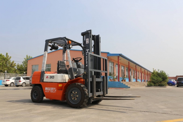 โฟล์คลิฟท์ใหม่ คุณภาพดี ราคาไม่แรง สอบถาม 081-6225830