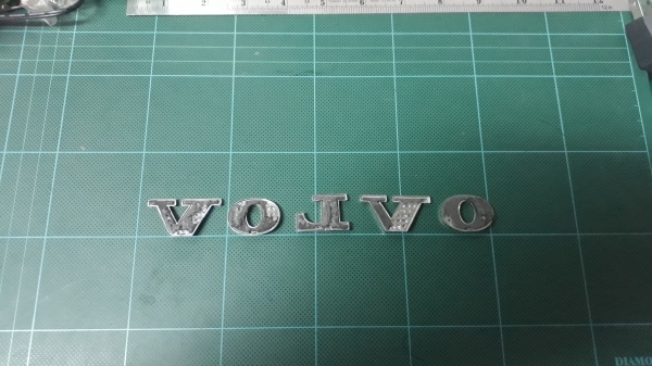 โลโก้ VOLVO แท้ ติดท้ายรถ แบบแยกชิ้น