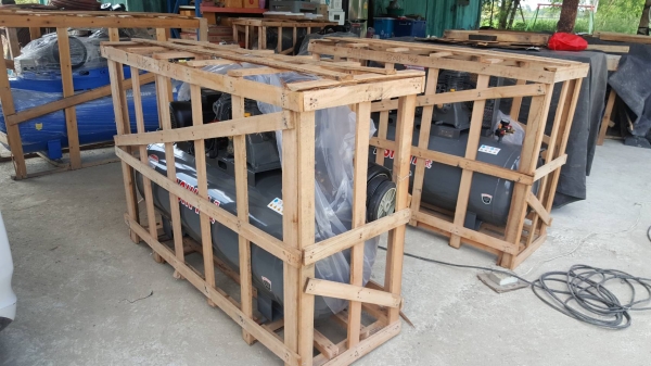 ขายเครื่องปั๊มลม ***ของใหม่แกะกล่องยังไม่เคยใช้งาน*ยี่ห้อ ASHITA  ขนาด 300 ลิตร /4HPแรง / 220V(ไฟบ้าน ) 10 บาร์3 สูบ ขายราคาถูก