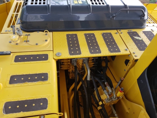 ขาย KOMATSU PC200-8MO ใช้งาน 5,609 ชั่วโมง (PM 8,000 ชม.) สภาพนางฟ้า