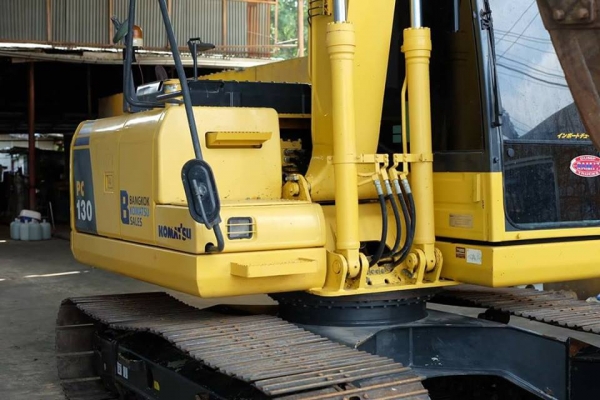 ขายรถแบ็คโฮ KOMATSU PC130-8 ไมล์ 5 พันชั่วโมง สภาพนางฟ้า
