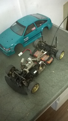 ขายรถบังคับดริฟ kasemotoแบบเพลา เล่นใด้ปกติ ใด้หมดเลยตามรูป ราคา2000บาท โทร0924462525โส