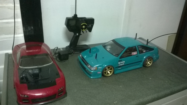 ขายรถบังคับดริฟ kasemotoแบบเพลา เล่นใด้ปกติ ใด้หมดเลยตามรูป ราคา2000บาท โทร0924462525โส