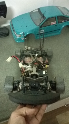 ขายรถบังคับดริฟ kasemotoแบบเพลา เล่นใด้ปกติ ใด้หมดเลยตามรูป ราคา2000บาท โทร0924462525โส