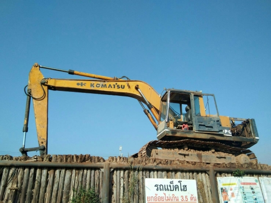ขายรถแบคโฮ KOMATSU PC200-3