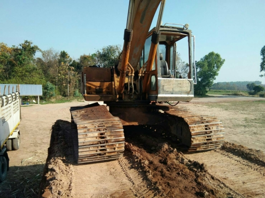 ขายรถแบคโฮ KOMATSU PC200-3 ขายรถแบคโฮ KOMATSU PC200-3