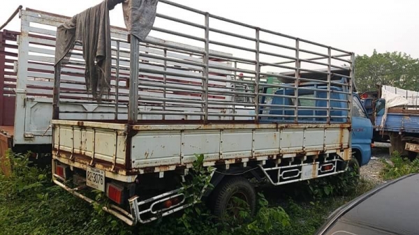 ขาย 110,000 รถ6ล้อ ISUZU 9680287 เครื่อง 4BB1-98 แรง หัวพอใช้ เครื่องดี เกียร์ดี กะบะคอกแซง กว้าง 2.04 ม.ยาว 4.25 ม. สูง 1.69 ม. เล่มทะเบียน รถอยู่ กทม.แจ้งวัฒนะ 090-772-3710 090-772-3708