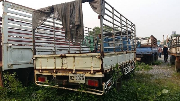 ขาย 110,000 รถ6ล้อ ISUZU 9680287 เครื่อง 4BB1-98 แรง หัวพอใช้ เครื่องดี เกียร์ดี กะบะคอกแซง กว้าง 2.04 ม.ยาว 4.25 ม. สูง 1.69 ม. เล่มทะเบียน รถอยู่ กทม.แจ้งวัฒนะ 090-772-3710 090-772-3708