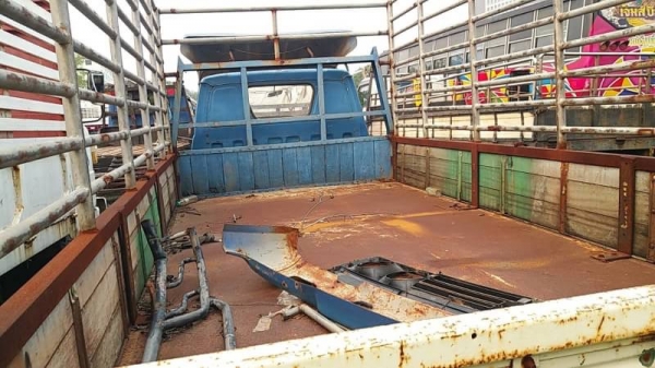 ขาย 110,000 รถ6ล้อ ISUZU 9680287 เครื่อง 4BB1-98 แรง หัวพอใช้ เครื่องดี เกียร์ดี กะบะคอกแซง กว้าง 2.04 ม.ยาว 4.25 ม. สูง 1.69 ม. เล่มทะเบียน รถอยู่ กทม.แจ้งวัฒนะ 090-772-3710 090-772-3708