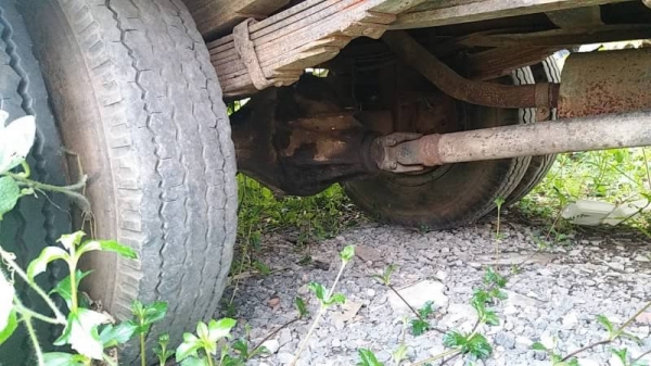 ขาย 110,000 รถ6ล้อ ISUZU 9680287 เครื่อง 4BB1-98 แรง หัวพอใช้ เครื่องดี เกียร์ดี กะบะคอกแซง กว้าง 2.04 ม.ยาว 4.25 ม. สูง 1.69 ม. เล่มทะเบียน รถอยู่ กทม.แจ้งวัฒนะ 090-772-3710 090-772-3708