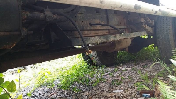 ขาย 110,000 รถ6ล้อ ISUZU 9680287 เครื่อง 4BB1-98 แรง หัวพอใช้ เครื่องดี เกียร์ดี กะบะคอกแซง กว้าง 2.04 ม.ยาว 4.25 ม. สูง 1.69 ม. เล่มทะเบียน รถอยู่ กทม.แจ้งวัฒนะ 090-772-3710 090-772-3708