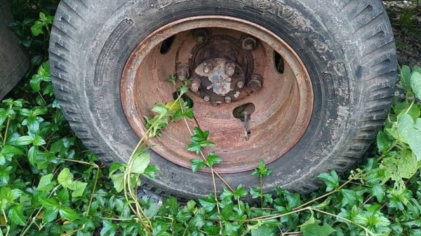 ขาย 110,000 รถ6ล้อ ISUZU 9680287 เครื่อง 4BB1-98 แรง หัวพอใช้ เครื่องดี เกียร์ดี กะบะคอกแซง กว้าง 2.04 ม.ยาว 4.25 ม. สูง 1.69 ม. เล่มทะเบียน รถอยู่ กทม.แจ้งวัฒนะ 090-772-3710 090-772-3708