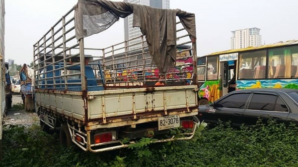 ขาย 110,000 รถ6ล้อ ISUZU 9680287 เครื่อง 4BB1-98 แรง หัวพอใช้ เครื่องดี เกียร์ดี กะบะคอกแซง กว้าง 2.04 ม.ยาว 4.25 ม. สูง 1.69 ม. เล่มทะเบียน รถอยู่ กทม.แจ้งวัฒนะ 090-772-3710 090-772-3708