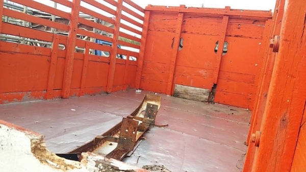 ขาย 180,000 รถ6ล้อ HINO KM 310 เครื่อง 6BB1-145 แรง หัวดี ยางดี คัชซีสวย กะบะคอกบรรทุก กว้าง 2.30 ม. ยาว 4.40 ม. สูง 1.60 ม. เล่มทะเบียน รถพร้อมใช้ รถอยู่ กทม.แจ้งวัฒนะ 090-772-3710 090-772-3708