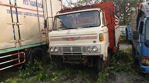 ขาย 180,000 รถ6ล้อ HINO KM 310 เครื่อง 6BB1-145 แรง หัวดี ยางดี คัชซีสวย กะบะคอกบรรทุก กว้าง 2.30 ม. ยาว 4.40 ม. สูง 1.60 ม. เล่มทะเบียน รถพร้อมใช้ รถอยู่ กทม.แจ้งวัฒนะ 090-772-3710 090-772-3708