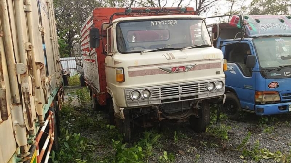 ขาย 180,000 รถ6ล้อ HINO KM 310 เครื่อง 6BB1-145 แรง หัวดี ยางดี คัชซีสวย กะบะคอกบรรทุก กว้าง 2.30 ม. ยาว 4.40 ม. สูง 1.60 ม. เล่มทะเบียน รถพร้อมใช้ รถอยู่ กทม.แจ้งวัฒนะ 090-772-3710 090-772-3708