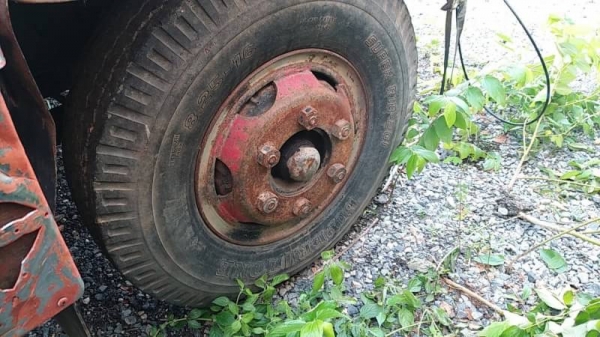 ขาย 180,000 รถ6ล้อ HINO KM 310 เครื่อง 6BB1-145 แรง หัวดี ยางดี คัชซีสวย กะบะคอกบรรทุก กว้าง 2.30 ม. ยาว 4.40 ม. สูง 1.60 ม. เล่มทะเบียน รถพร้อมใช้ รถอยู่ กทม.แจ้งวัฒนะ 090-772-3710 090-772-3708