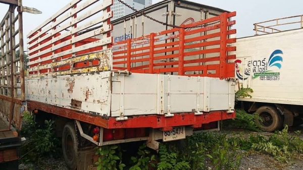 ขาย 180,000 รถ6ล้อ HINO KM 310 เครื่อง 6BB1-145 แรง หัวดี ยางดี คัชซีสวย กะบะคอกบรรทุก กว้าง 2.30 ม. ยาว 4.40 ม. สูง 1.60 ม. เล่มทะเบียน รถพร้อมใช้ รถอยู่ กทม.แจ้งวัฒนะ 090-772-3710 090-772-3708