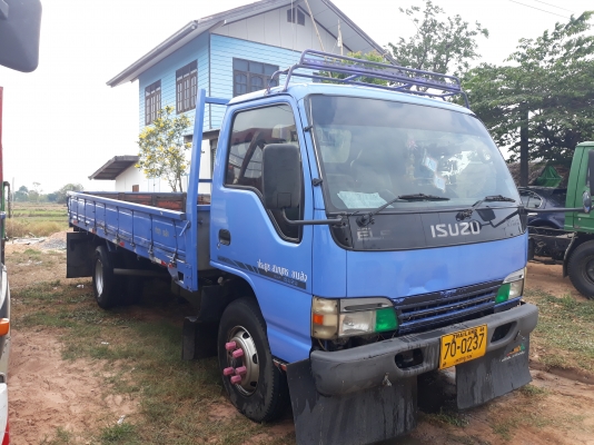 ISUZU NPR 130 แรงปี 48 ยาว 5 เมตร F หน้า/หลัง เครื่องดี คัสซีสวย ราคา 420,000 สนใจติดต่อ 0935604445