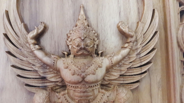 ไม้พยอมแกะสลักด้วยเครื่อง CNC งานละเอียดมากครับเหมาะแก่การใส่กรอบหลุยส์หรือนำไปใส่ตู้โชว์ประดับบารมี ราคา 2,600 บาท รวมส่ง EMS หรือขนส่งเคอรี่