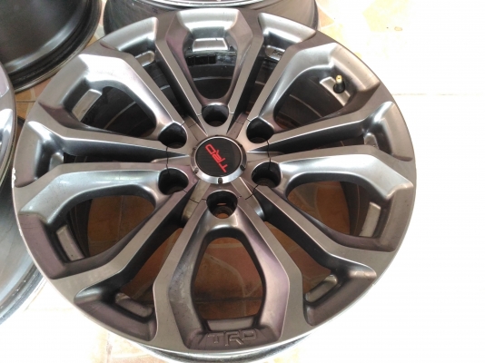 ล้อ TRD 18 แท้ พร้อมยางปี 16