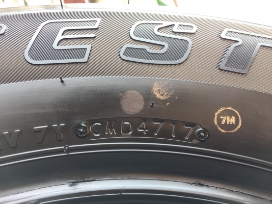 ยางป้ายแดง Bridgestone 265-65-17 ปลายปี 17 ตุ่มเป้งๆ เส้นสีชัดๆ