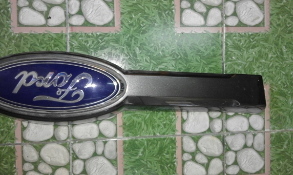 กรอบตราโลโก้กระจังหน้า FORD RANGER ใหม่