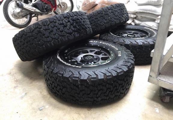 ล้อแท้ KMC XD 127 พร้อม ยางBF ko2 เพิ่งเบิกใหม่ สภาพใหม่มากทั้งชุด ล้อแท้ KMC XD 127 พร้อม ยางBF ko2 เพิ่งเบิกใหม่ สภาพใหม่มากทั้งชุด