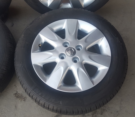 ขายล้อNISSAN March ขอบ15 ยาง175/65/15 ปี15  4 ล้อ