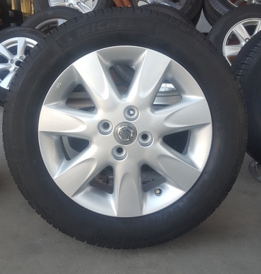 ขายล้อNISSAN March ขอบ15 ยาง175/65/15 ปี15  4 ล้อ