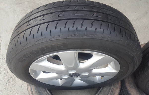 ขายล้อNISSAN March ขอบ15 ยาง175/65/15 ปี 16  4 ล้อ