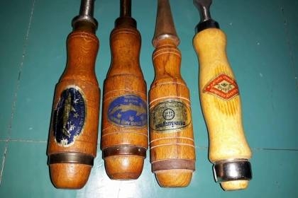 ขายสิ่วฉลามสามดาว หลายขนาดด้ามไม้สวยงาม MADE IN SWEDEN.เก่าเก็บ