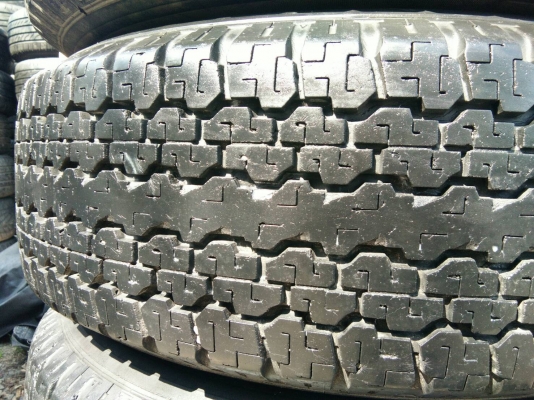 ขายแม็กISUZU พร้อมยาง 245/79R16 ปี11 ดอกยางเต็มสวยๆ ชุดละ 4600 บาท