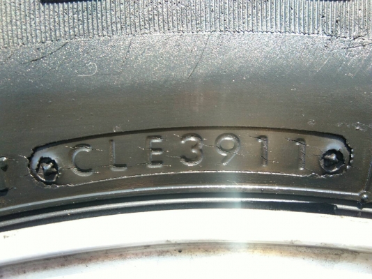 ขายแม็กISUZU พร้อมยาง 245/79R16 ปี11 ดอกยางเต็มสวยๆ ชุดละ 4600 บาท