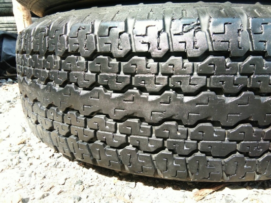 ขายแม็กISUZU พร้อมยาง 245/79R16 ปี11 ดอกยางเต็มสวยๆ ชุดละ 4600 บาท