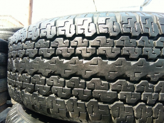 ขายแม็กISUZU พร้อมยาง 245/79R16 ปี11 ดอกยางเต็มสวยๆ ชุดละ 4600 บาท