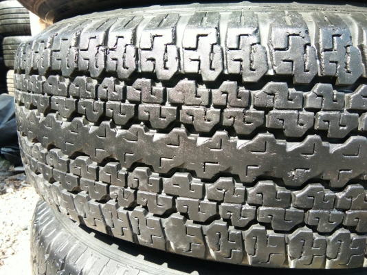 ขายแม็กISUZU พร้อมยาง 245/79R16 ปี11 ดอกยางเต็มสวยๆ ชุดละ 4600 บาท
