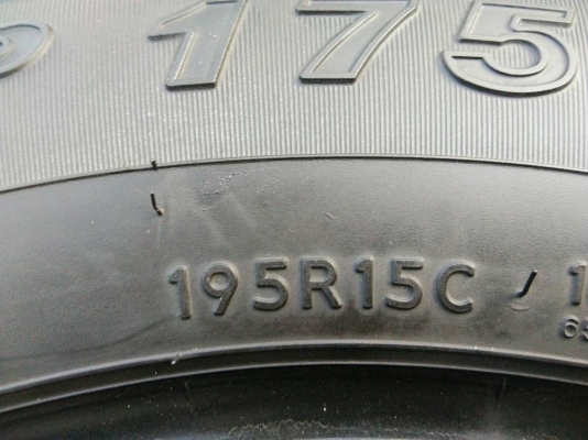 ขายยาง 195R15 DUNLOP ปี17 ดอกยางสวยสดเท่ากัน ชุดละ 3200 บาท