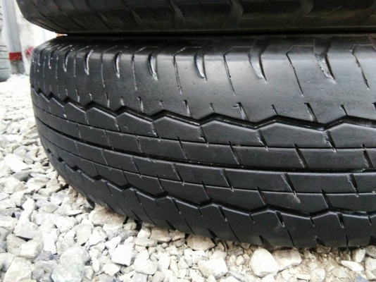 ขายยาง 195R15 DUNLOP ปี17 ดอกยางสวยสดเท่ากัน ชุดละ 3200 บาท
