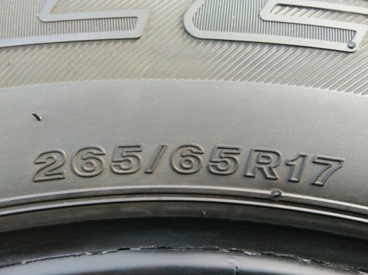 ขายยาง 265/65R17 บริดจสโตน ปลายปี15 ดอกยางเต็มสวยสดไม่ร้าวไม่มีปะ ชุดละ 3900 บาท ขายยาง 265/65R17 บริดจสโตน ปลายปี15 ดอกยางเต็มสวยสดไม่ร้าวไม่มีปะ ชุดละ 3900 บาท