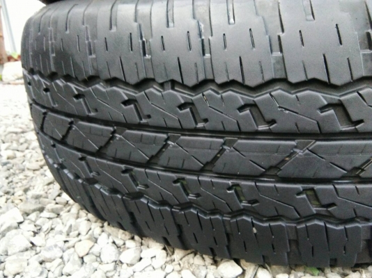 ขายยาง 265/65R17 บริดจสโตน ปลายปี15 ดอกยางเต็มสวยสดไม่ร้าวไม่มีปะ ชุดละ 3900 บาท