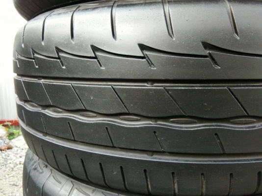 ขายยาง 225/55R17 บริดจสโตน โพเทนซ่า RE003 ปลายปี15 ดอกยางหนาสดสวยเท่ากัน ชุดละ 3900 บาท ขายยาง 225/55R17 บริดจสโตน โพเทนซ่า RE003 ปลายปี15 ดอกยางหนาสดสวยเท่ากัน ชุดละ 3900 บาท