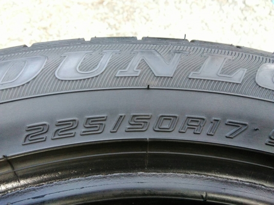 ขายยาง 225/50R17 DUNLOP  ปี17 ดอกยางสวยสดเท่ากันไม่แตกลานไม่ร้าวไม่มีปะใช้งานมากน้อย ชุดละ 4500 บาท