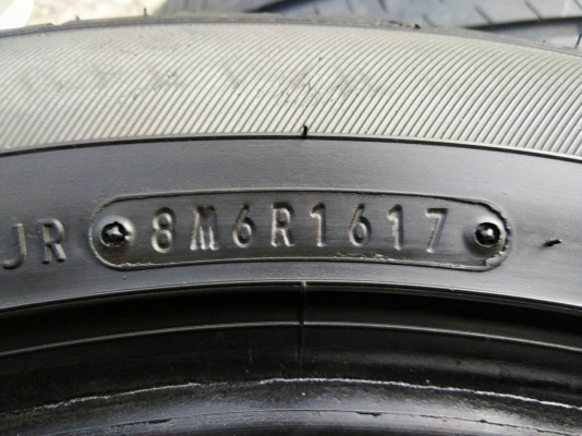 ขายยาง 225/50R17 DUNLOP  ปี17 ดอกยางสวยสดเท่ากันไม่แตกลานไม่ร้าวไม่มีปะใช้งานมากน้อย ชุดละ 4500 บาท