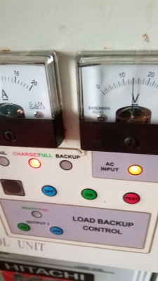 เครื่องจ่ายพลังงานฉุกเฉิน 12 โวลล์