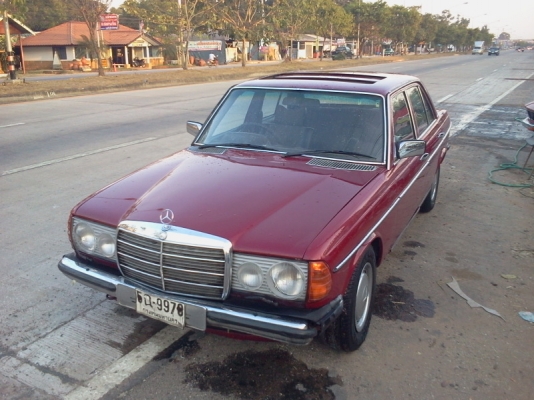 ขายBenz 230e  w 123 สเปคอังกฤษแท้  มีซันรุฟ  เจ้าของมือเดียว พร้อมโอนคับ