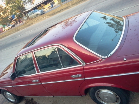 ขายBenz 230e  w 123 สเปคอังกฤษแท้  มีซันรุฟ  เจ้าของมือเดียว พร้อมโอนคับ