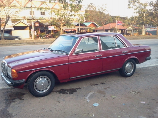 ขายBenz 230e  w 123 สเปคอังกฤษแท้  มีซันรุฟ  เจ้าของมือเดียว พร้อมโอนคับ